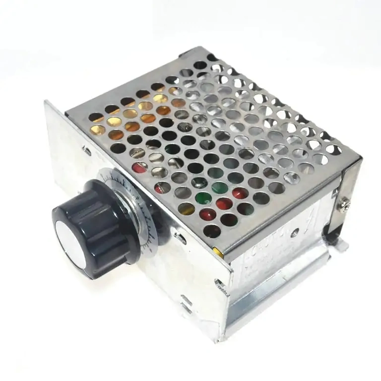 AC 220V napetostni modul prikazan iz stranskega kota