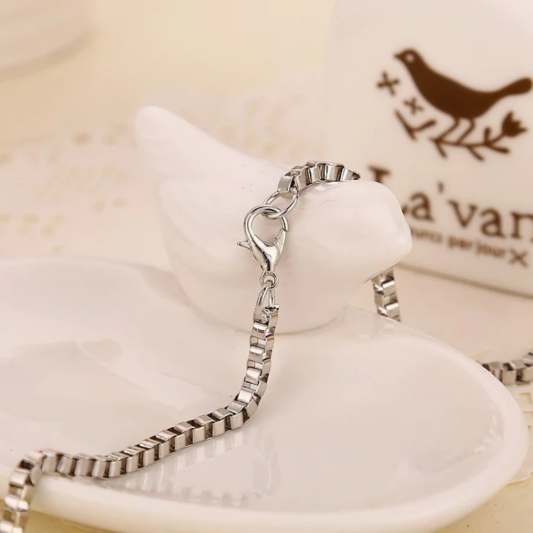 Križast obesek, navdihnjen s filmom Fast & Furious