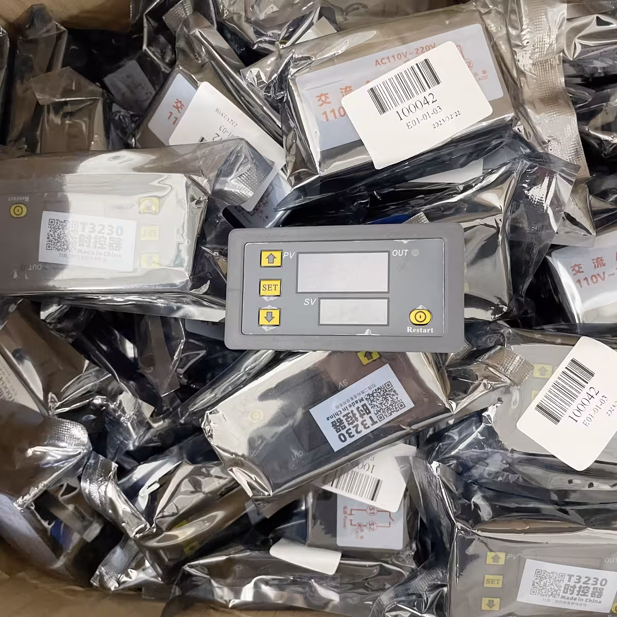 Nadzorna plošča z gumbi in LED zaslonom za nastavitev časovnika