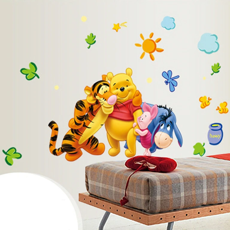 Dekorativna nalepka z Winnie in njegovim prijateljem Piglet