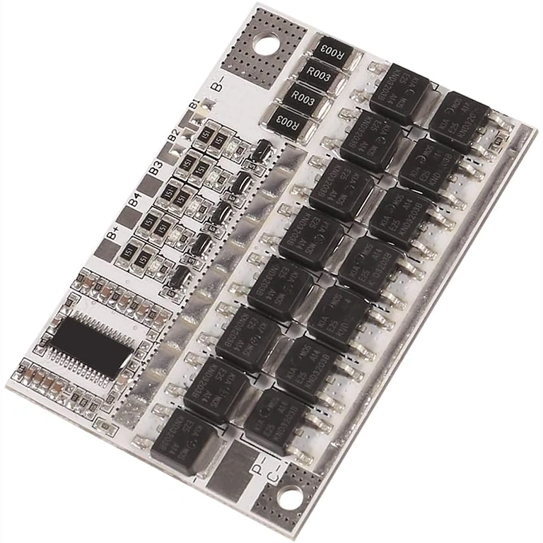 Podrobna slika sprednje strani BMS plošče 5S 100A, vidne elektronske komponente