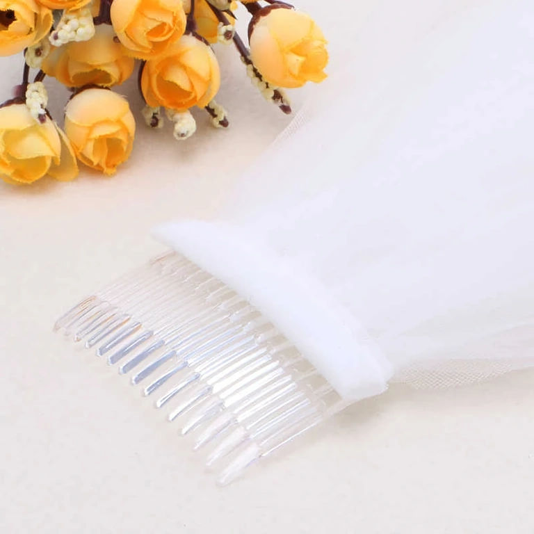 Spektakularna dolga tančica z grbom – kraljevski poročni slog