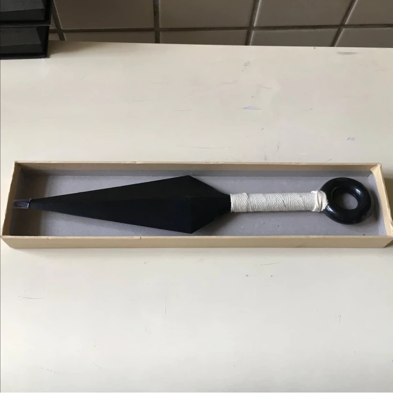 Igrača ninja orožje z dizajnom, navdihnjenim z Naruto