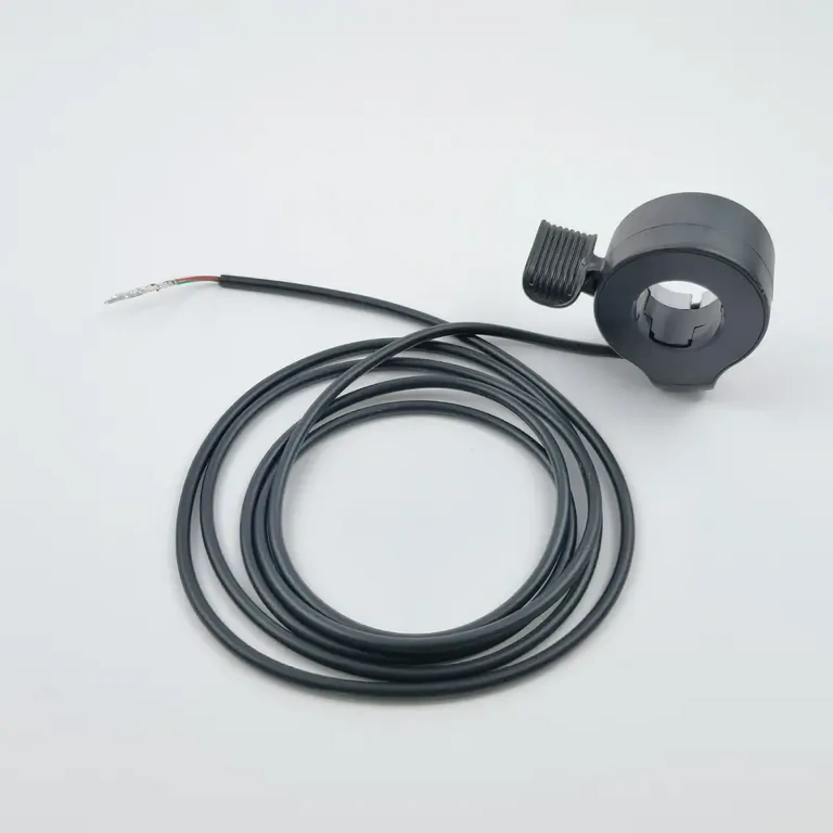 Podrobnosti kablov ročice za pospeševanje: rdeča 5V, črna GND, zelena signal