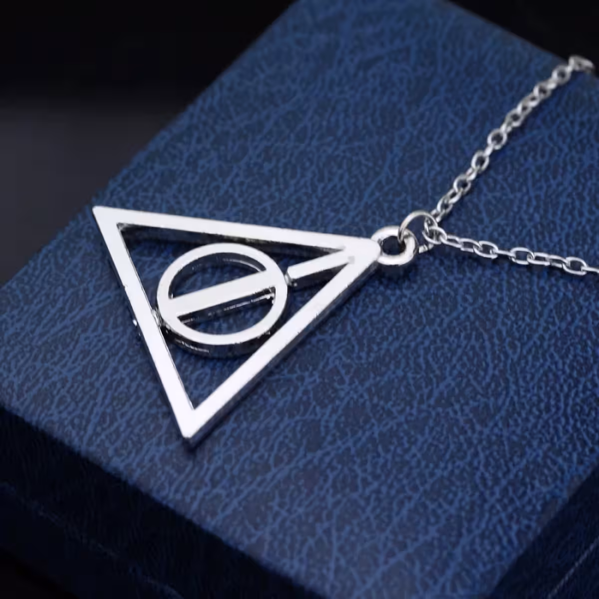 Ogrlica za oboževalce s simbolom Deathly Hallows