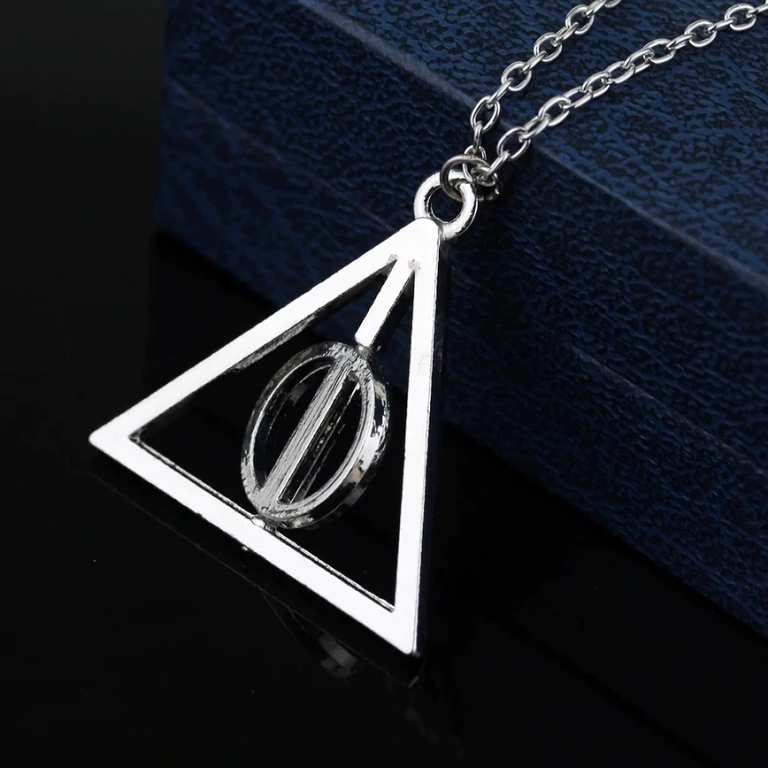 Srebrna ogrlica Harry Potter – Talismani smrti Srebrni medaljon s simbolom Deathly Hallows