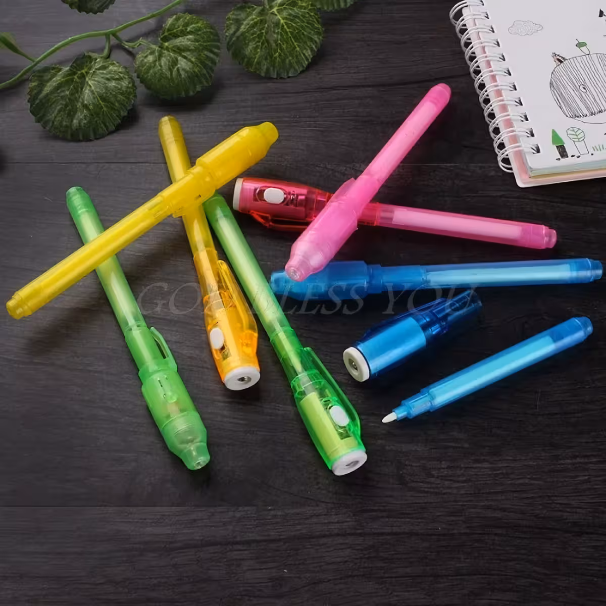 Pisalo z črnilom, ki ga je mogoče prebrati le z UV svetlobo