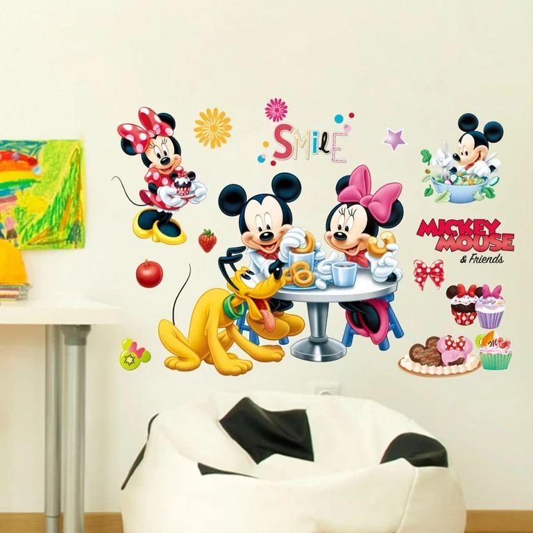 Disney dekorativne nalepke – Mickey, Minnie in Pluto Samolepilna nalepka z Disneyjevimi liki za steno – Mickey, Minnie, Pluto