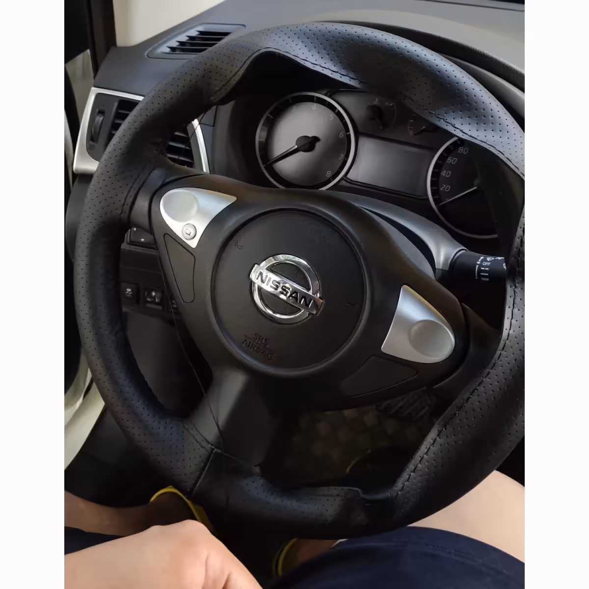 Ročno šita prevleka z iglo in nitjo