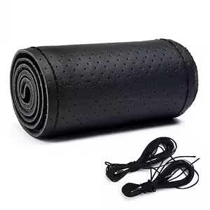 Usnjen volanski ovitek iz pravega telečjega usnja, perforiran, univerzalen, z nitjo in iglo