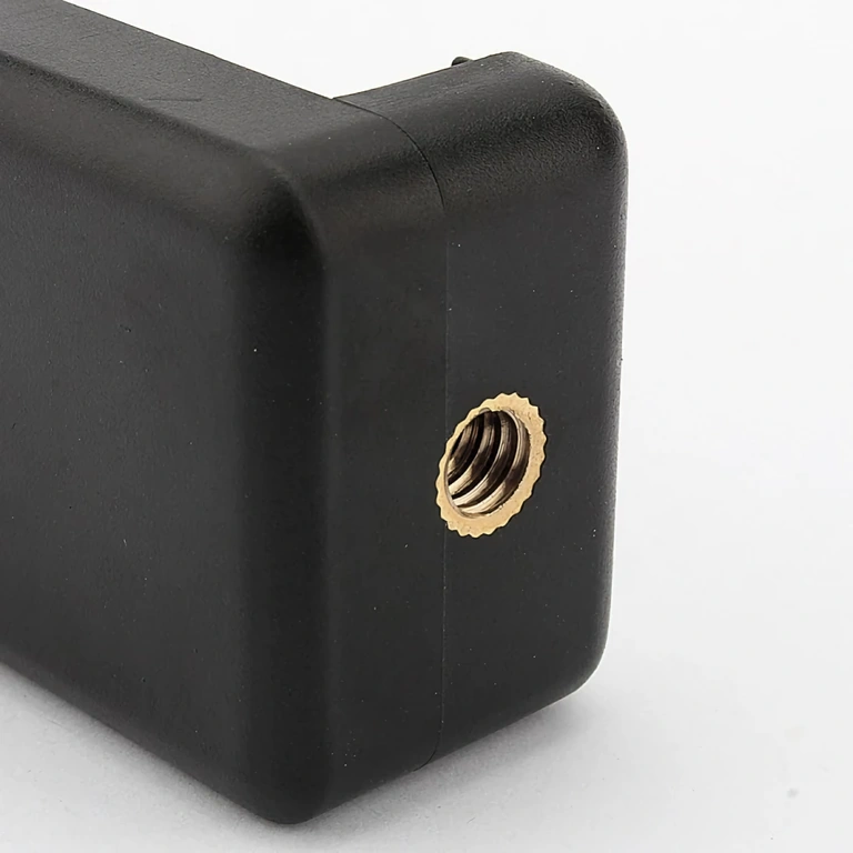 Adapter združljiv z vsemi pametnimi telefoni za montažo na stojalo