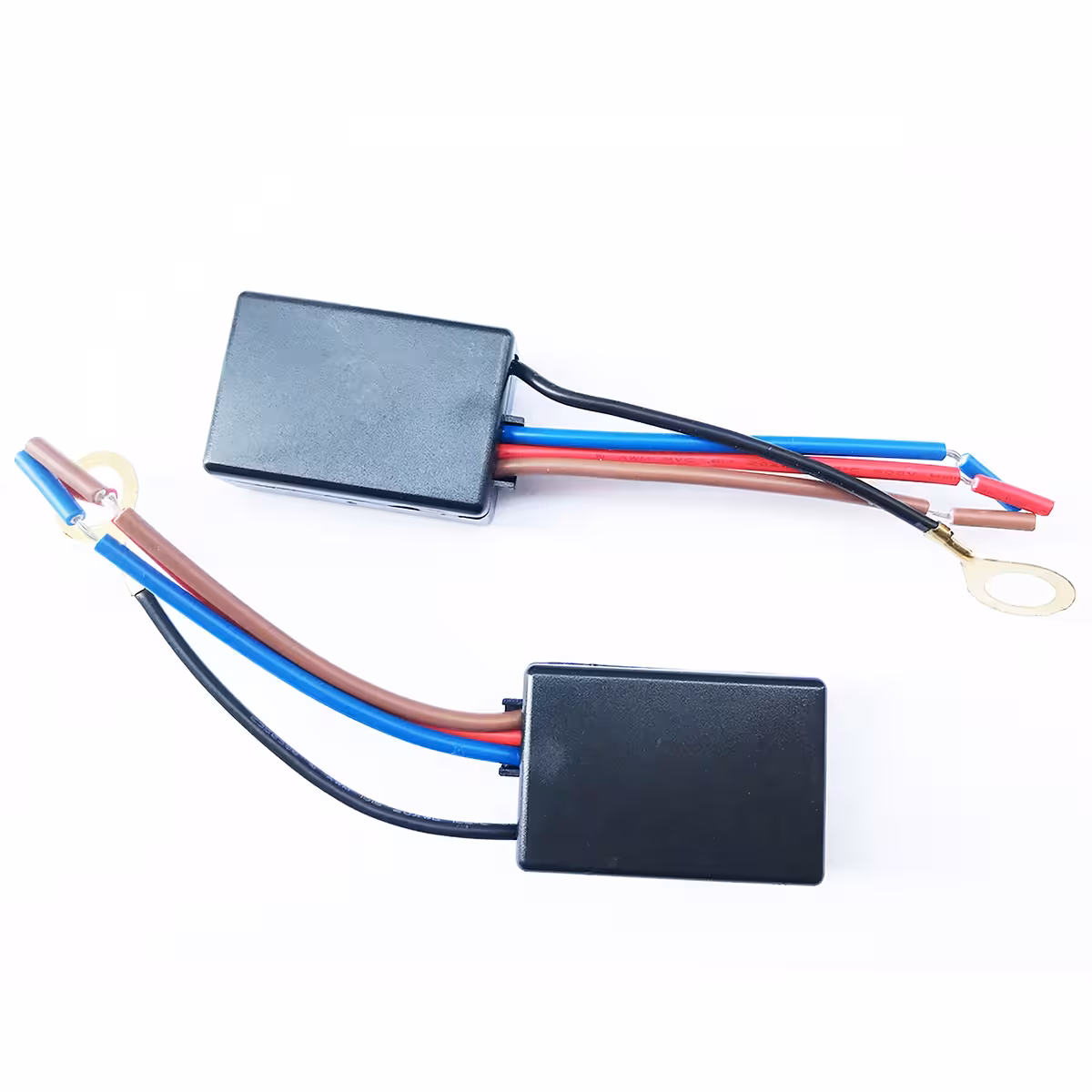 Slika dveh modulov LD-600S postavljenih skupaj za primerjavo ali komplet