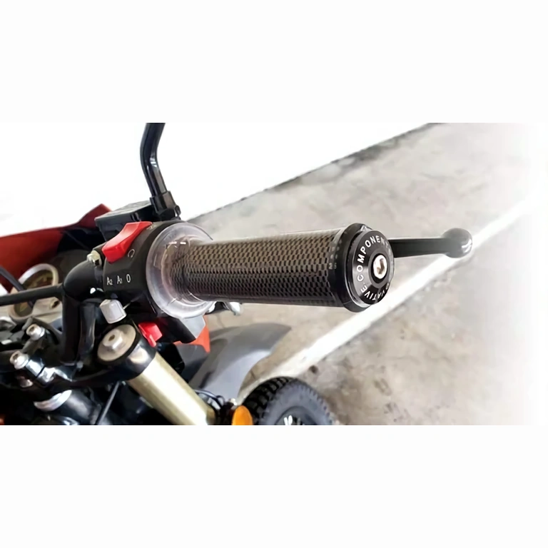 Univerzalni motoristični ročaji z vključeno tesnilno garnituro Komplet koncev krmila s 3 gumijastimi tesnili, enostavna montaža