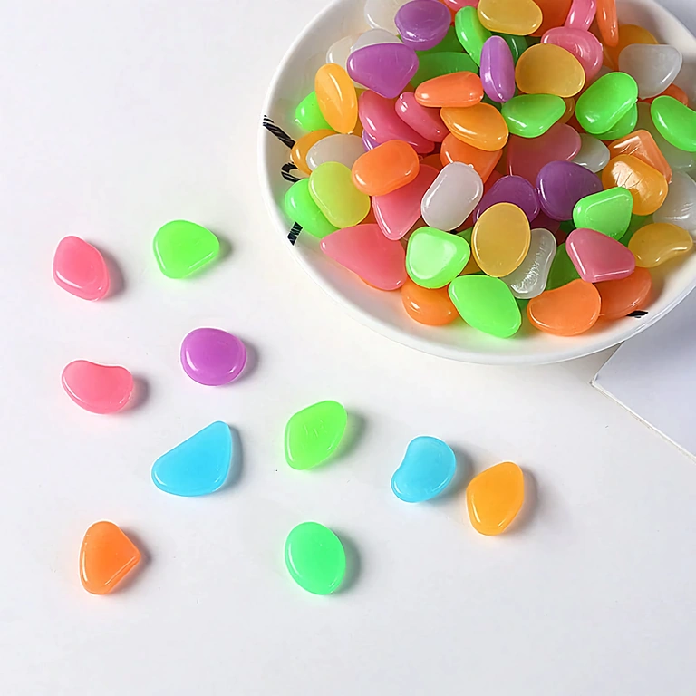 Komplet 100 fluorescenčnih kamenčkov Dekorativni paket s 100 fosforescentnimi kamenčki