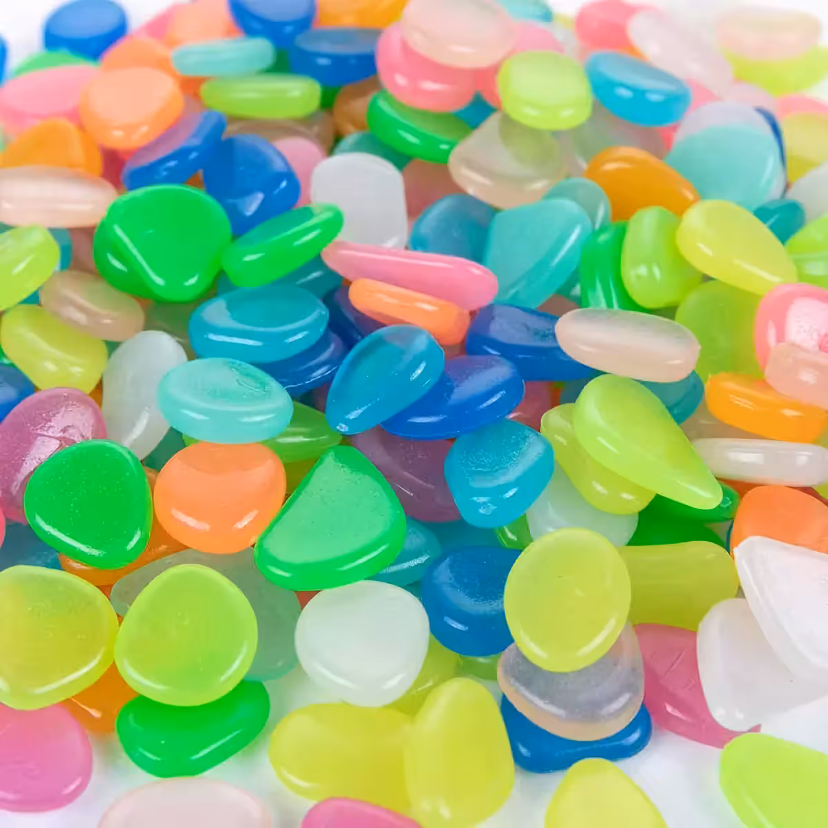 Svetleči kamenčki za nočne dekoracije