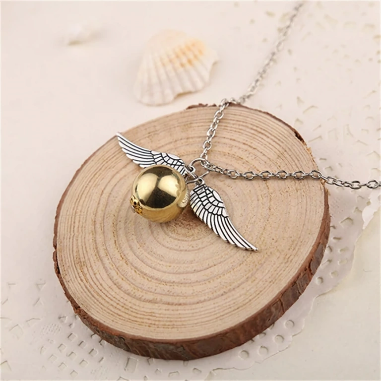 Obesek Zlat Snitch Harry Potter Obesek z zlatim Snitchom in angelskimi krili – stil Harry Potter