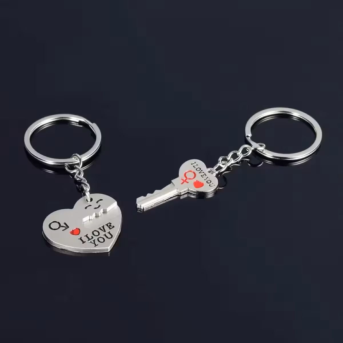Prijateljski obesek s srcem in vgraviranim ključkom
