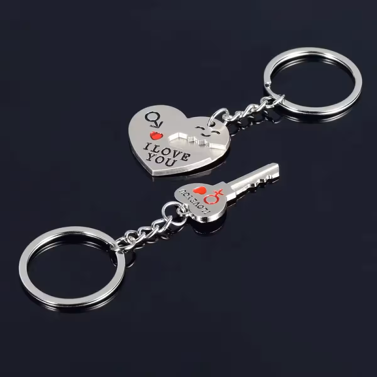 Elegantni obesek s srcem in ključkom iz trpežne zlitine