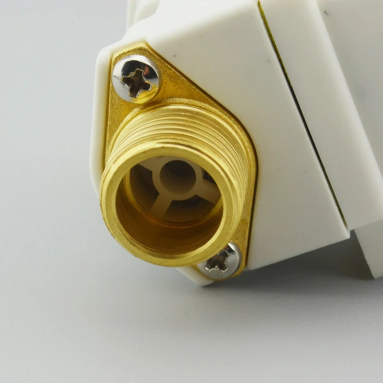 12V elektromagnetni ventil za vodo normalno zaprt ½ inch Normalno zaprt 12V ventil za vodo, priključek ½ palca, idealno za solarne sisteme