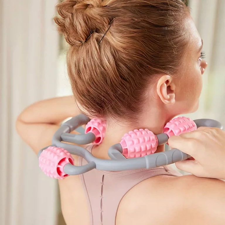 Ročni anticelulitni masažni aparat s silikonskimi valji Ročni anticelulitni masažer s silikonskimi valjčki za telo