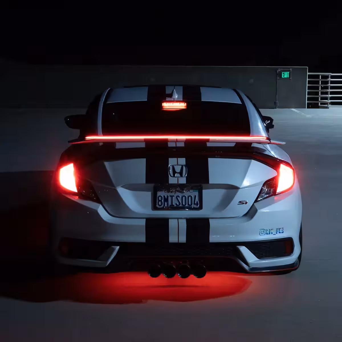 Spoiler za prtljažnik z LED trakom in vgrajeno zavorno lučjo