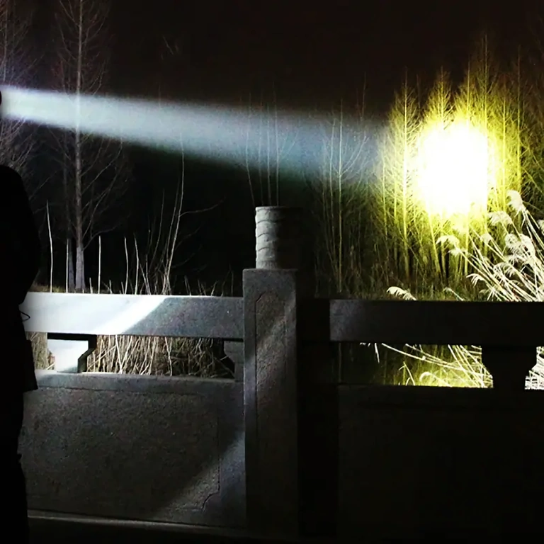 Vodoodporna LED čelna svetilka z integrirano baterijo LED zunanja svetilka, vodoodporna in z baterijo