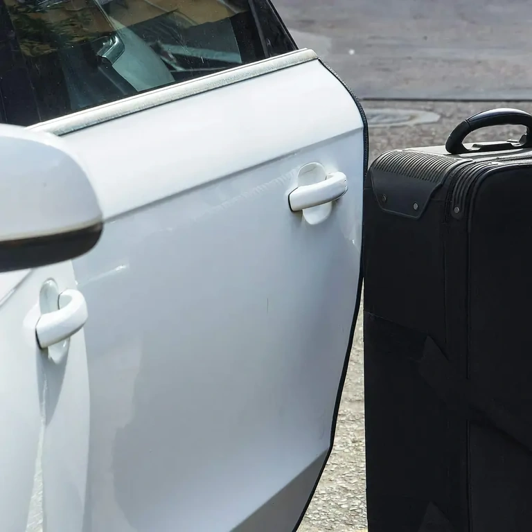 Gumijasti rob za zaščito stranskih vrat avtomobila Gumijasta tesnilna letev za zaščito stranskih avtomobilskih vrat