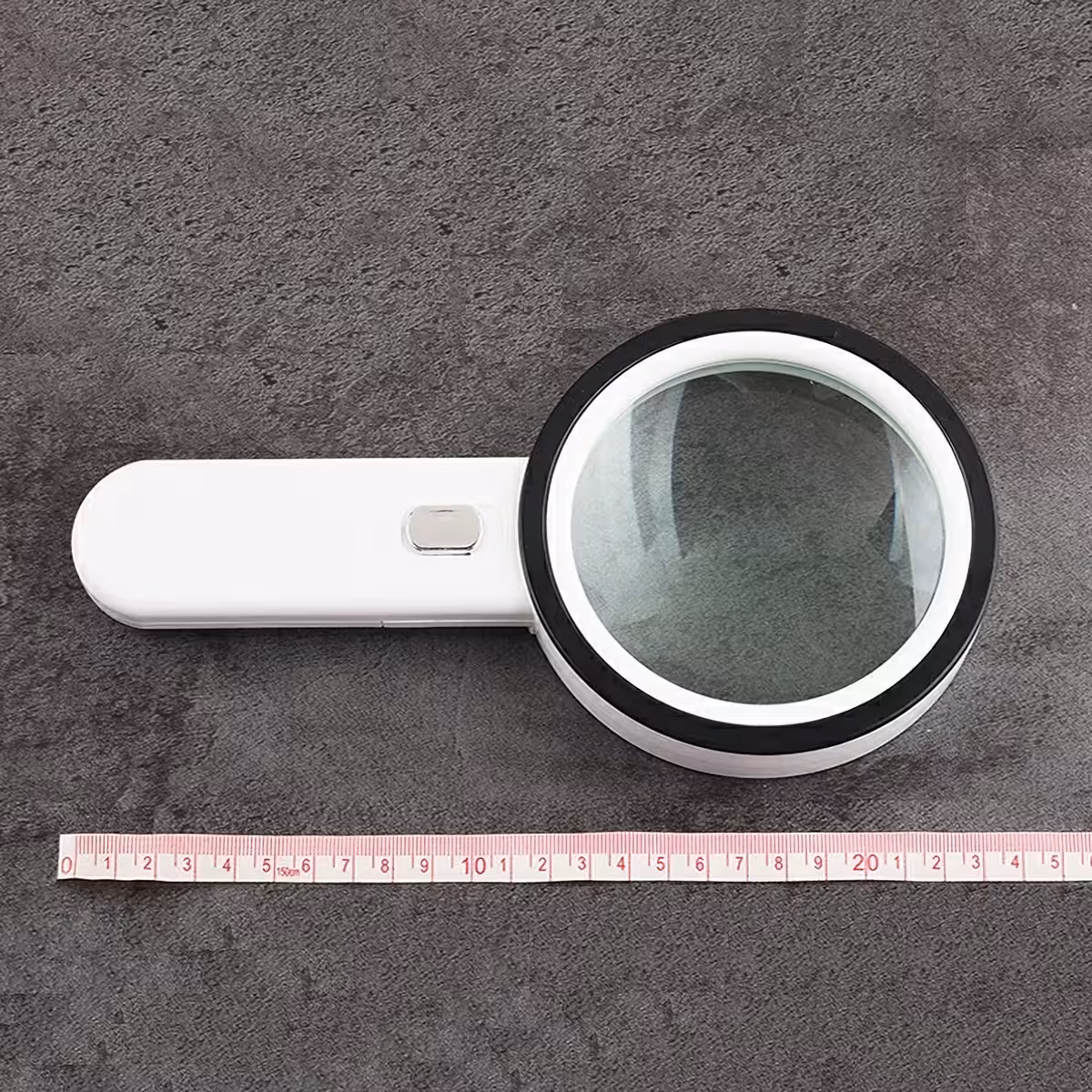 Kompaktna lupa z lučjo in povečavo za precizna opravila