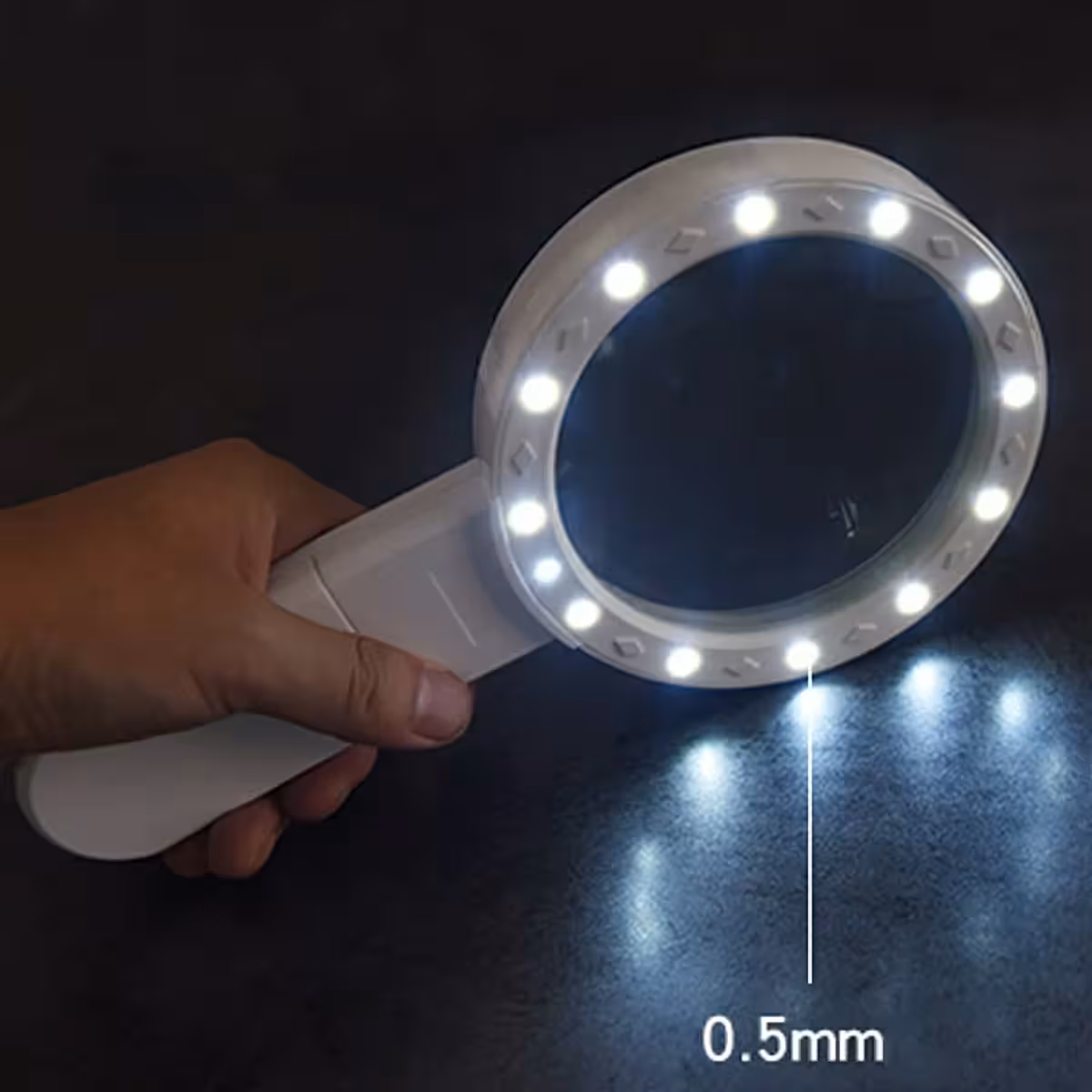 Lupa z UV osvetlitvijo za preverjanje dokumentov in bankovcev