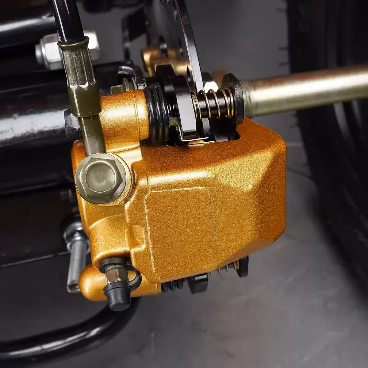 Zlitinska čeljust z zavornih ploščicami za off-road ATV