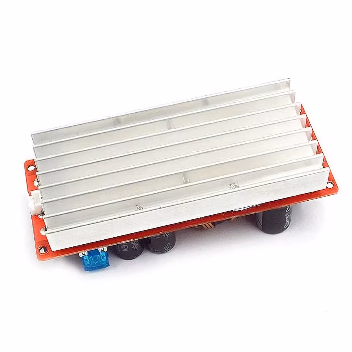 Robusten DC-DC pretvornik za napajanje visokozmogljivih obremenitev