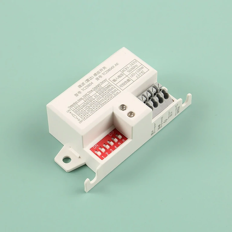 Senzor gibanja – stranski pogled Stranski pogled mikrotalasnega prisotnostnega senzorja