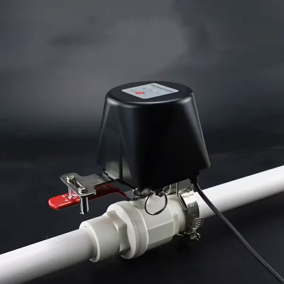 Wi-Fi elektroventil nameščen neposredno na vodovodno cev za samodejno upravljanje