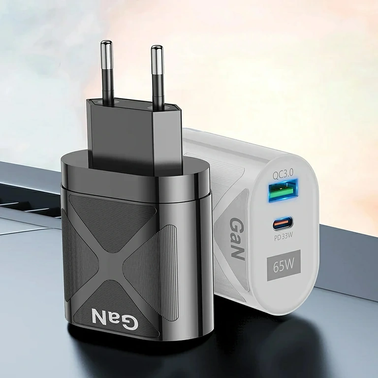 Sprednji pogled PD+QC3.0 polnilca GaN polnilec z Power Delivery in Quick Charge 3.0 – sprednji pogled