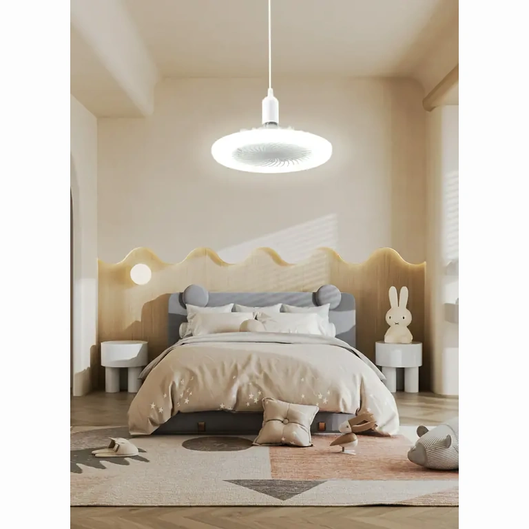 Pametni ventilator s svetlobo za sobo Stropni ventilator z nastavljivo svetlobo in pametno funkcijo, nameščen v prostoru