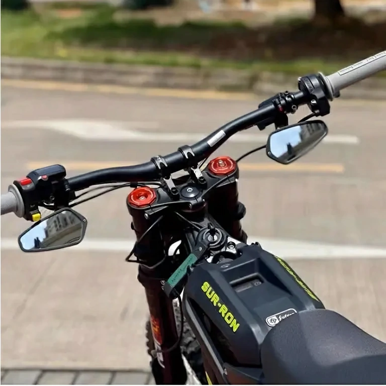 Set ogledal iz CNC aluminija, trpežna in lahka