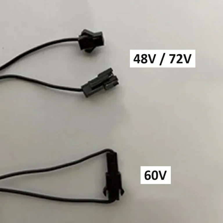 Digitalni zaslon združljiv z več napetostmi napajanja