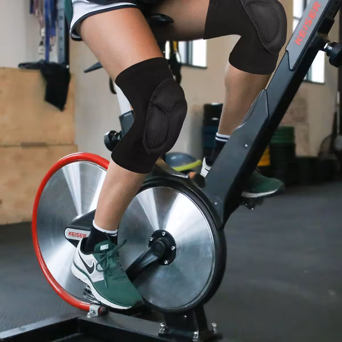 Kolenski opornik primeren za ples, rokomet, odbojko, tek in kolesarjenje