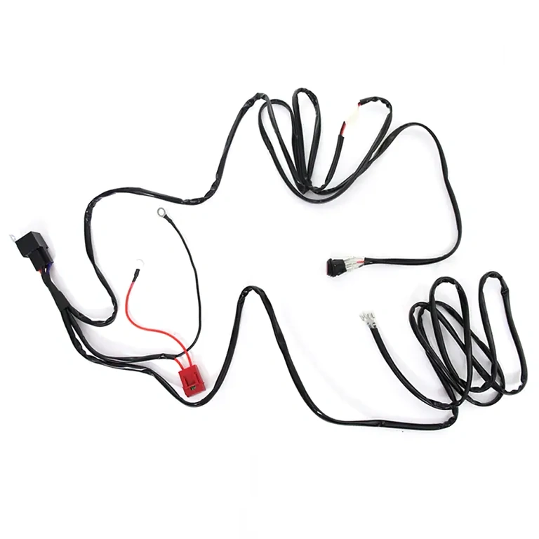 Sistem ožičenja za LED reflektorje nameščene na traktor