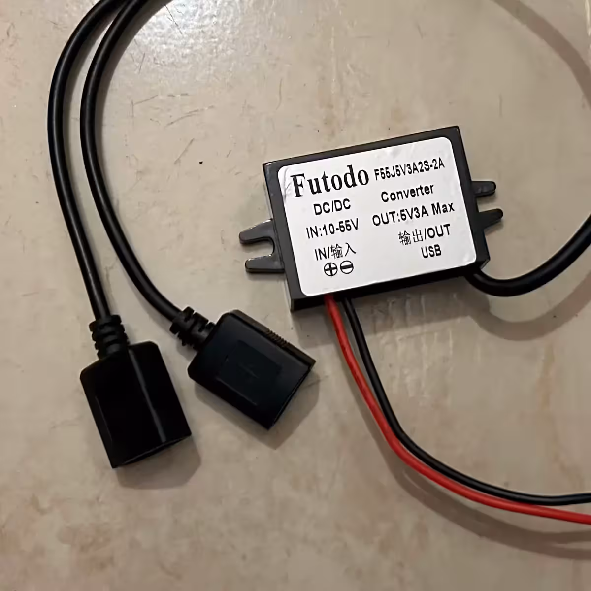 Dvojni USB priključki za istočasno polnjenje 5V 3A