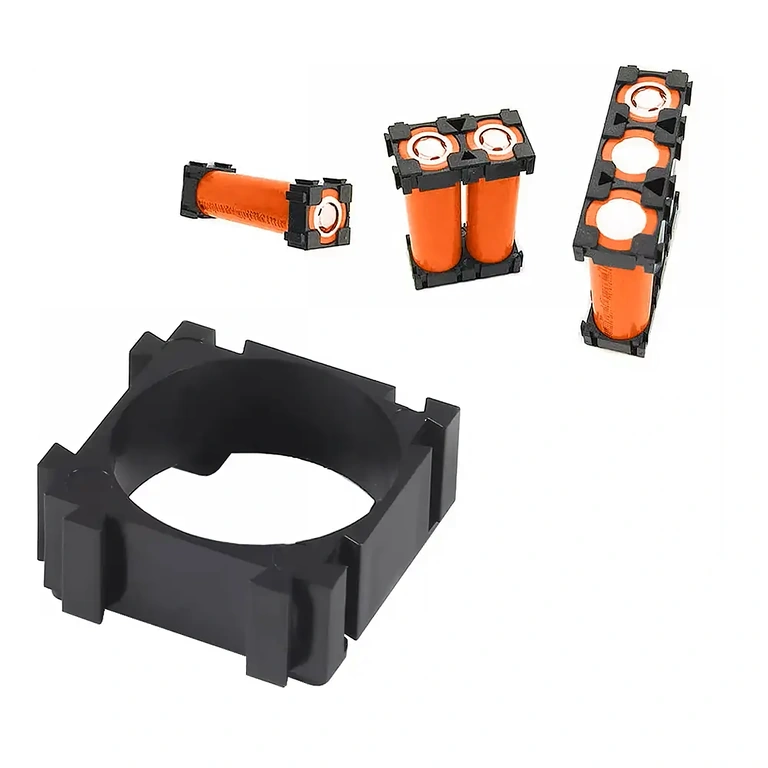 Bližnji posnetek modularnega nosilca za 18650 celice Makro detajl modularnega nosilca za celico 18650