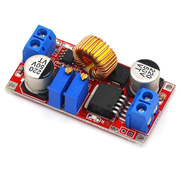 Podroben pogled čipa XL4015 na DC-DC step-down modulu