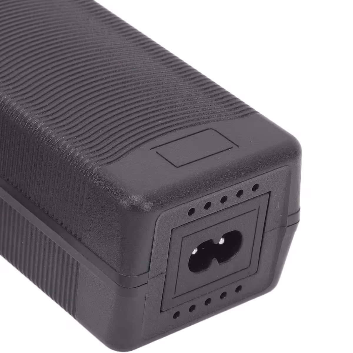 Polnilec 36V–42V 3A s tihim ventilatorjem za hitro hlajenje in termično varnost