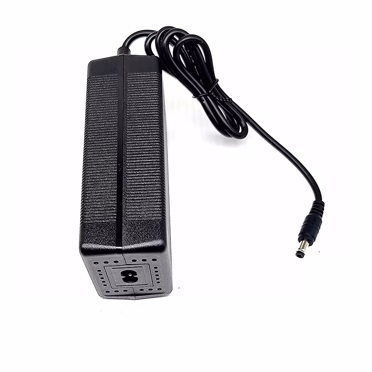 Stranski pogled polnilca 60V 2A, kompaktno in prenosno, s tihim ventilatorjem