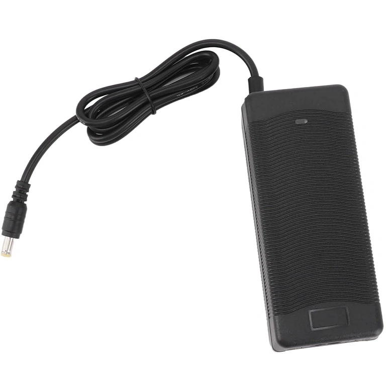 DC priključek 2.1×5.5 mm za polnilec Li-Ion 21V 2A – združljiv z Li-Ion baterijami 18V in prenosnim električnim orodjem