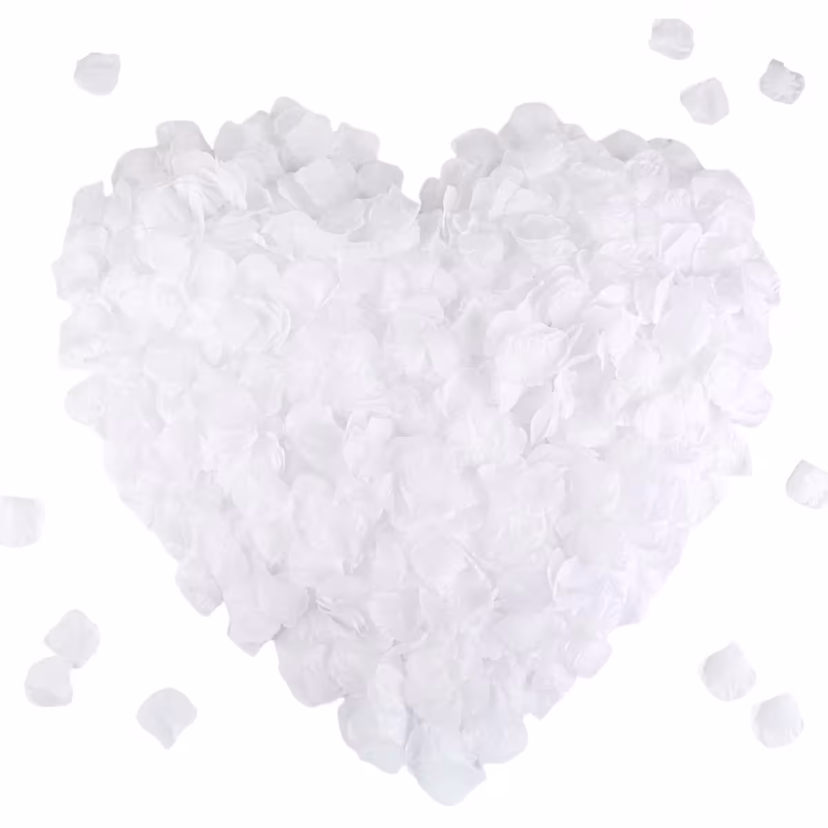 Beli umetni cvetni listi razporejeni v obliki srca za dekoracijo