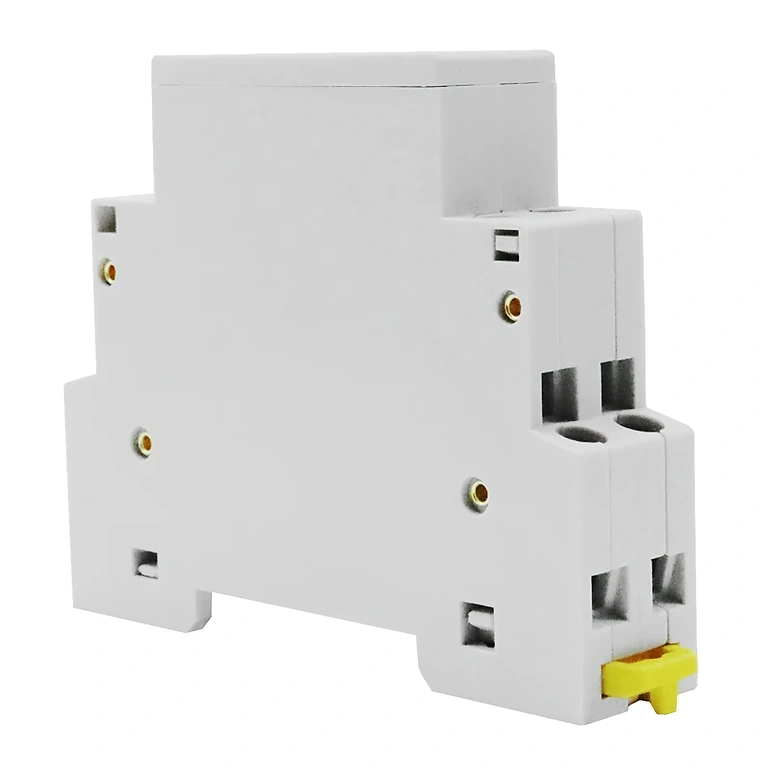 Digitalni voltmeter, nameščen na DIN letev za električne razdelilnike