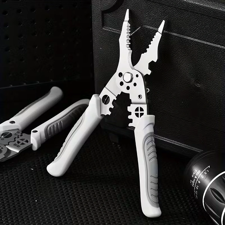 Kalibrirane odprtine za natančno odstranjevanje izolacije različnih debelin žic