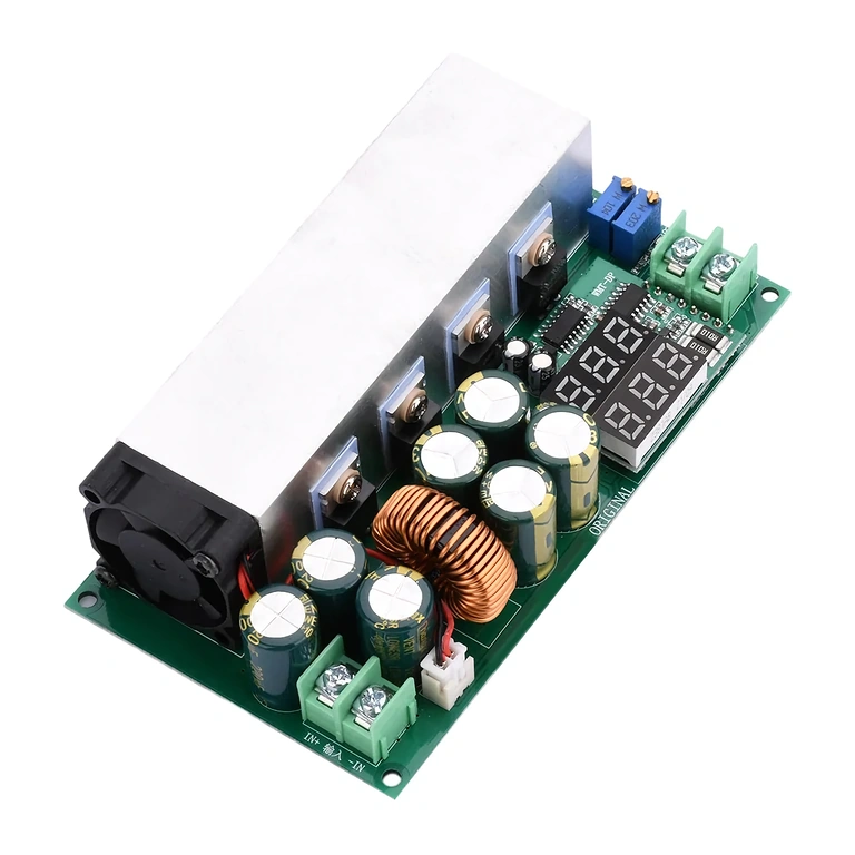 Pogled od spodaj na DC12–80 V 20 A Buck modul
