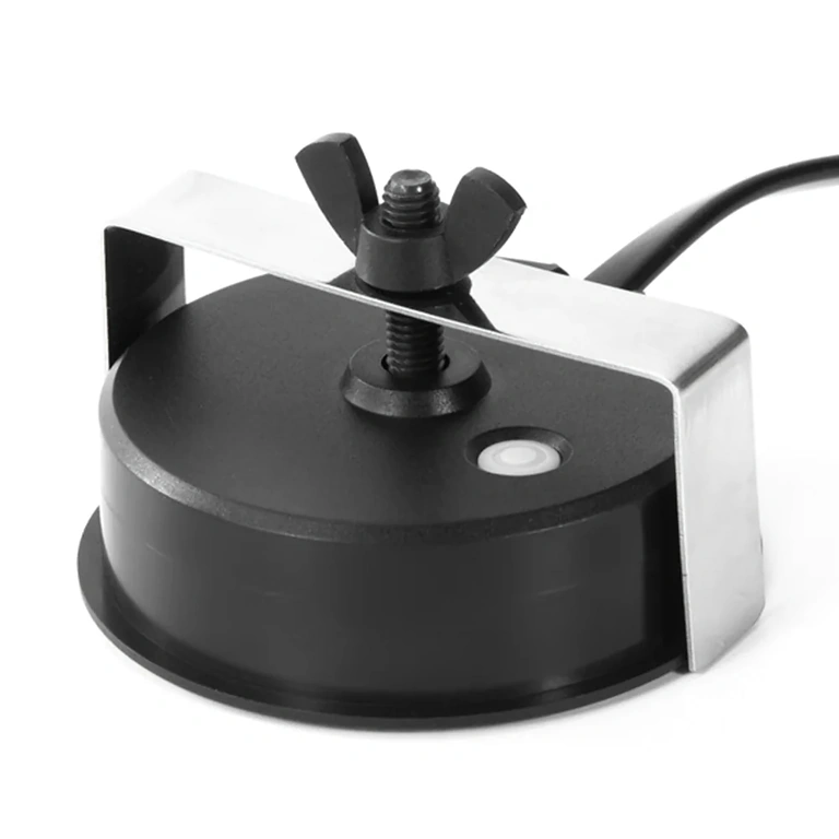 Pogled na kable in priključke digitalnega indikatorja z voltmetrom in prikazom odstotka baterije, združljiv z Li-ion in LiFePO4 12 V–72 V